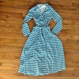 Women's Long Sleeve Midi Arrow Geo Blue Wrap Dress D24